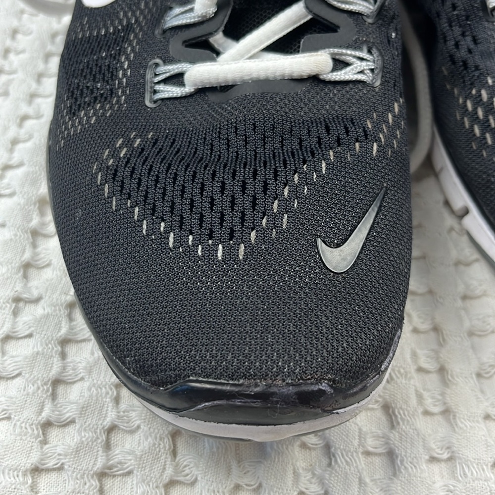 Nike Free Ladies Size 7-1/2 Black & White Running Shoes Pre Owned - Picture 5 of 14